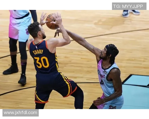 格兰特惊人身体掌控力强势抗失衡抛投命中完成高难度2加1精彩瞬间